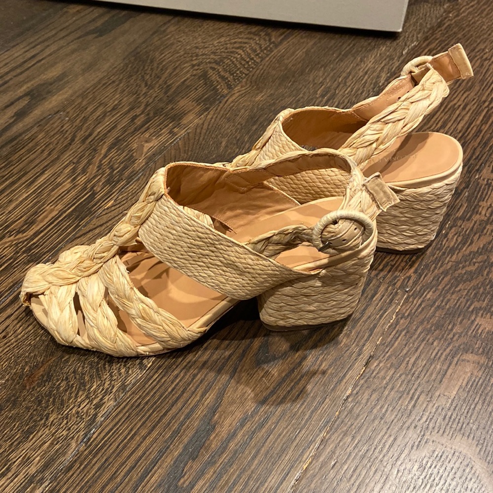 Paloma Barcelo raffia shoes!